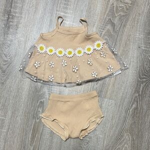Baby Girl Tan Daisy Set